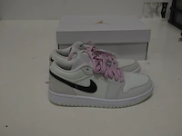 Sneakers nike jordan 1 low se barely green maat 37,5 nieuw in doos (2) - afbeelding 3 van  9