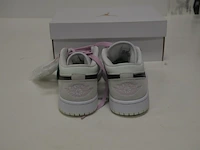 Sneakers nike jordan 1 low se barely green maat 37,5 nieuw in doos (2) - afbeelding 4 van  9