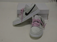 Sneakers nike jordan 1 low se barely green maat 37,5 nieuw in doos (2) - afbeelding 5 van  9