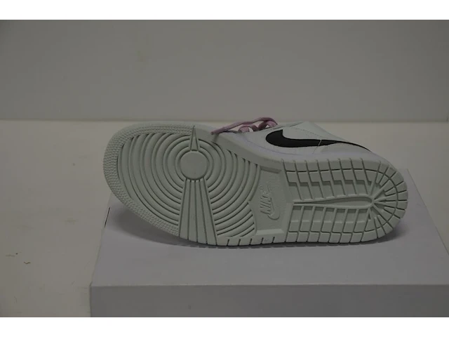 Sneakers nike jordan 1 low se barely green maat 37,5 nieuw in doos (2) - afbeelding 6 van  9