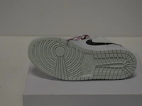 Sneakers nike jordan 1 low se barely green maat 37,5 nieuw in doos (2) - afbeelding 6 van  9