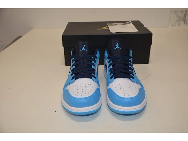 Sneakers nike jordan 1 low unc (2021) maat 42 nieuw in doos (2) - afbeelding 1 van  10
