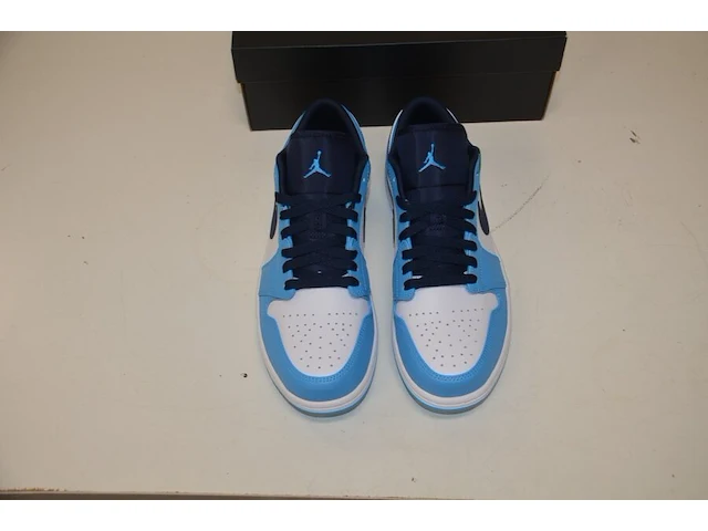 Sneakers nike jordan 1 low unc (2021) maat 42 nieuw in doos (2) - afbeelding 4 van  10
