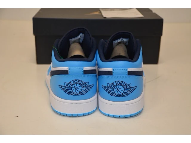 Sneakers nike jordan 1 low unc (2021) maat 42 nieuw in doos (2) - afbeelding 6 van  10