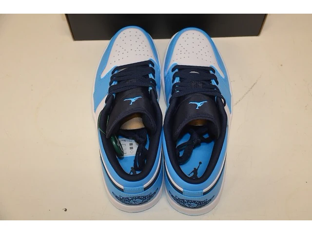 Sneakers nike jordan 1 low unc (2021) maat 42 nieuw in doos (2) - afbeelding 7 van  10