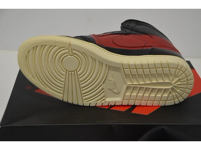 Sneakers nike jordan 1 retro high og defiant couture maat 40 nieuw in doos (2) - afbeelding 6 van  9