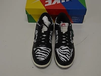 Sneakers nike sb dunk low og qs quartersnacks zebra maat 45 nieuw in doos (2) - afbeelding 4 van  10