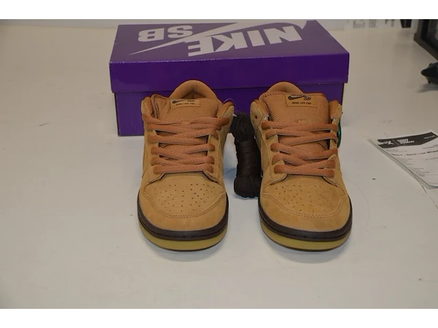 Sneakers nike sb dunk low wheat (2020) maat 42 nieuw in doos (2) - afbeelding 1 van  8