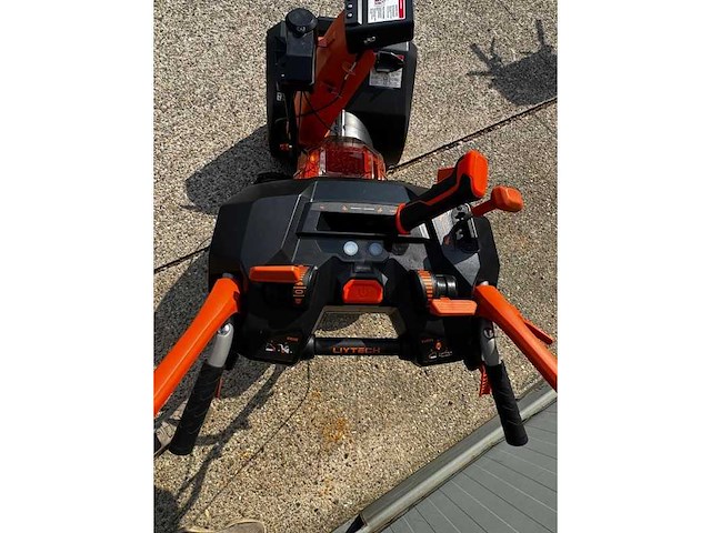 Sneeuwfrees accu 60volt met 2 accu en lader - afbeelding 4 van  5