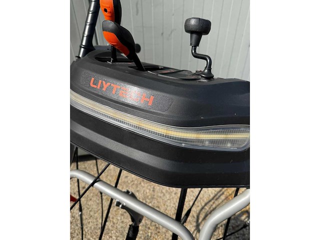 Sneeuwfrees benzine rups 375cc loncin - afbeelding 5 van  8