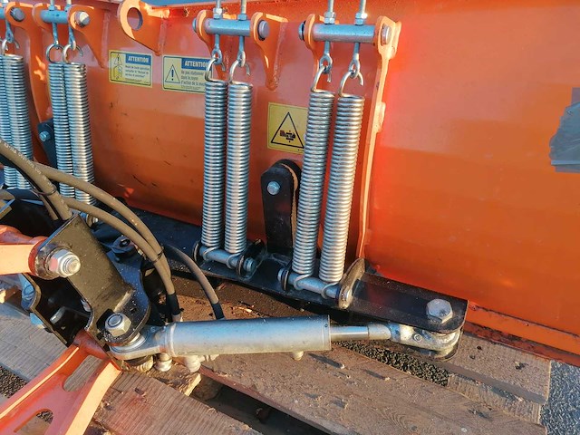 Sneeuwschuiver voor minitractor - afbeelding 4 van  9