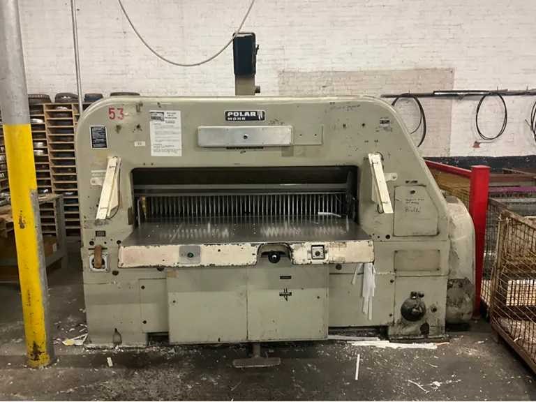 Snij- en verwerking van papiermachines