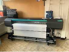 Snijmachine vector, naaimachines, knopenaanzetmachines, overlockers, garen en stoffen