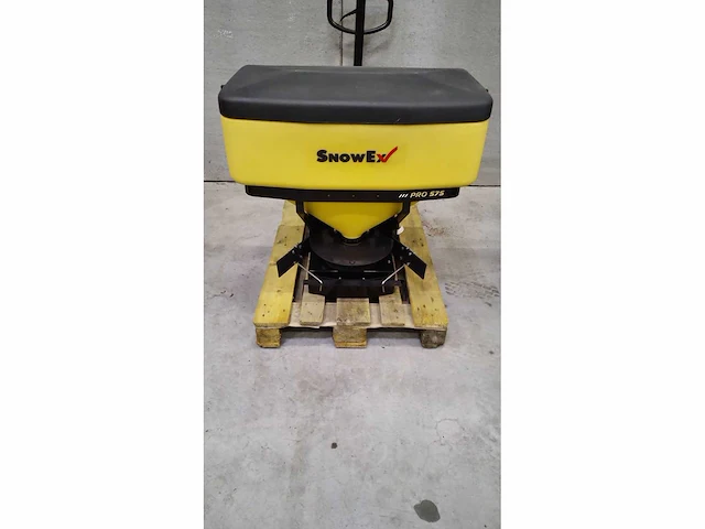 Snowex sp-575 zoutstrooier - afbeelding 1 van  4
