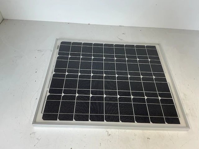 Snt-m050 luxe off-grid zonnepaneel - 50w (met professionele mc4-solarkabels) - afbeelding 1 van  3