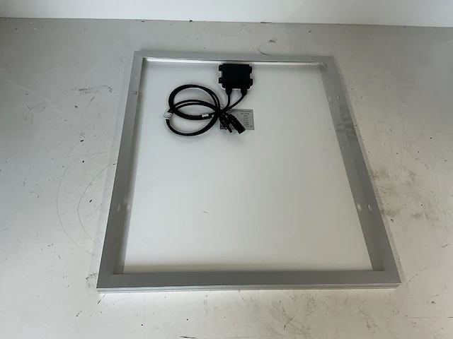 Snt-m050 luxe off-grid zonnepaneel - 50w (met professionele mc4-solarkabels) - afbeelding 2 van  3