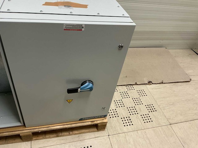 Socomec omschakelaar 630a overig elektra toebehoren - afbeelding 1 van  6