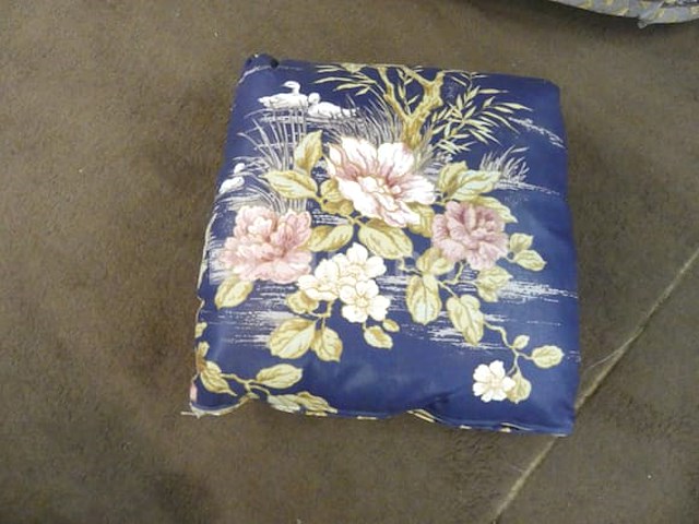 Sofa en fauteuil van decoratieve stoffen - afbeelding 7 van  8