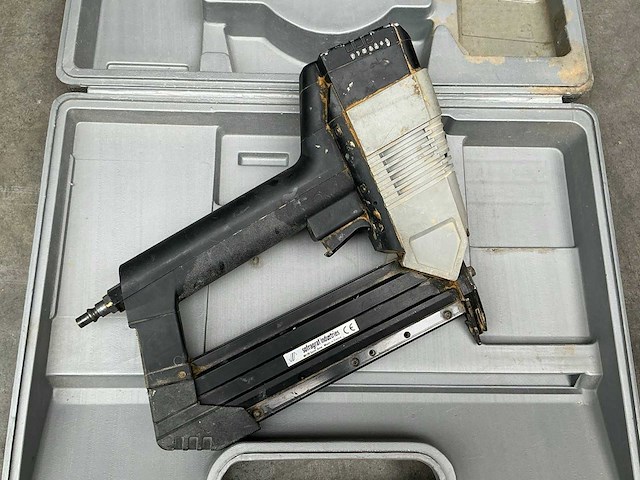Sofragraf industries rocafix pn 20 50 pneumatische tacker - afbeelding 1 van  3
