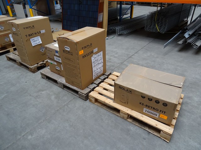 Solax pakket omvormer + batterijmodules - afbeelding 1 van  15