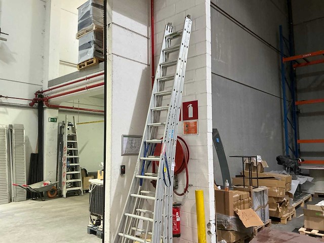 Solde alu vouwladder (2x) - afbeelding 1 van  3