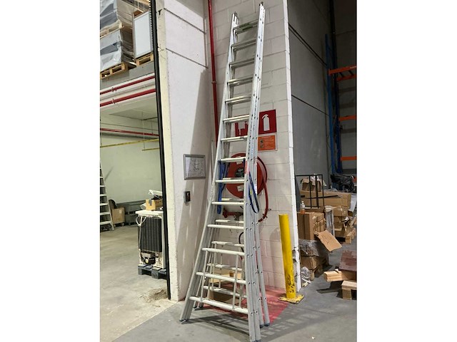 Solde alu vouwladder (2x) - afbeelding 2 van  3
