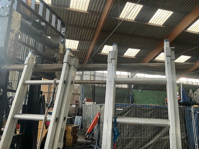 Solide 2x8 2 delige schuifladder (2x) - afbeelding 4 van  4