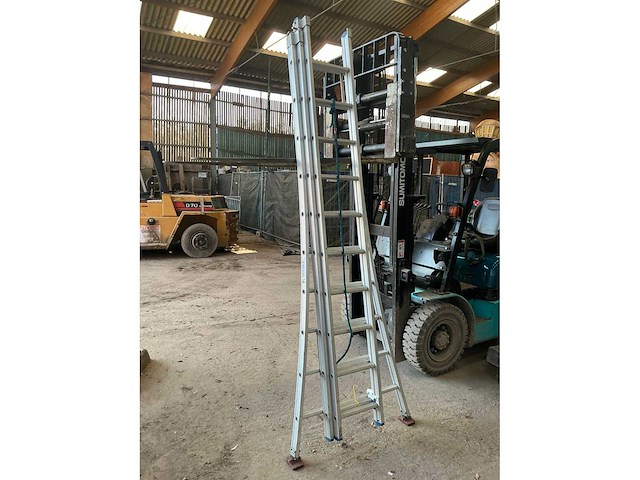 Solide 3x10 aluminum schuifladder - afbeelding 1 van  4