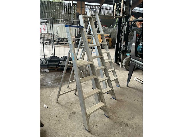 Solide aluminium diverse trapladder (3x) - afbeelding 1 van  9