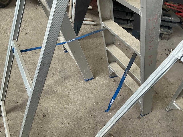 Solide aluminium diverse trapladder (3x) - afbeelding 9 van  9