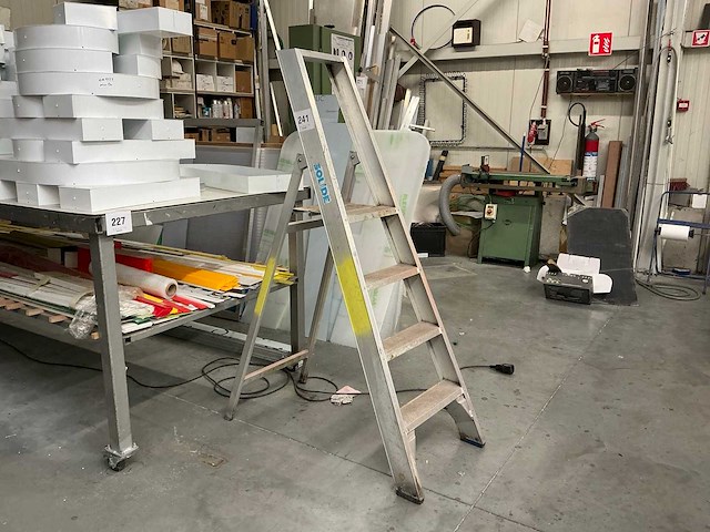 Solide ladder - afbeelding 1 van  3