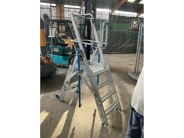 Solide pir0406 opvouwbare uitschuifbare bordesladder - afbeelding 1 van  7