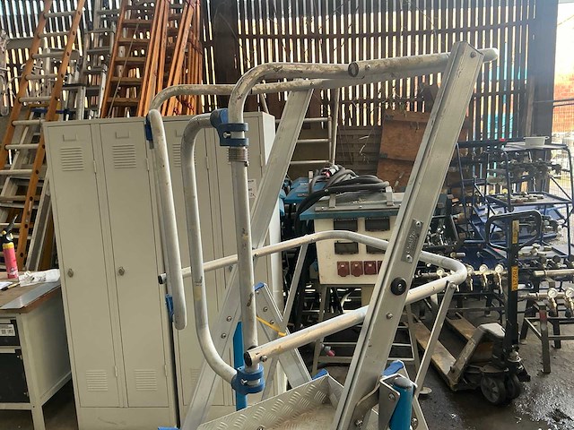 Solide pir0406 opvouwbare uitschuifbare bordesladder - afbeelding 4 van  7