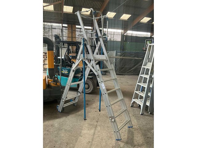 Solide pir0710 opvouwbare uitschuifbare bordesladder - afbeelding 1 van  8