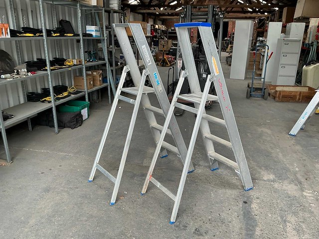 Solide pt 4 aluminium trapladder (2x) - afbeelding 1 van  6