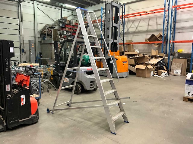 Solide pt8 magazijntrap - afbeelding 1 van  2