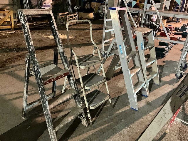 Solide vouwladder (4x) - afbeelding 1 van  2