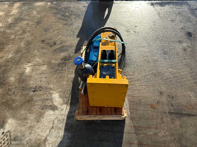 Solmek - 2024 - hm-150 - hydraulische hamer - afbeelding 3 van  8