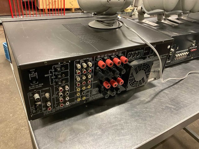 Sony - technicus muziek installatie met boxen ((5) - afbeelding 2 van  16