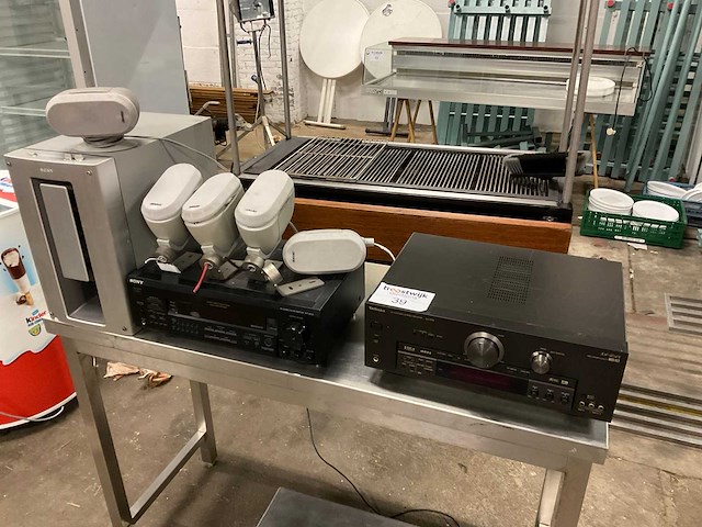 Sony - technicus muziek installatie met boxen ((5) - afbeelding 1 van  16