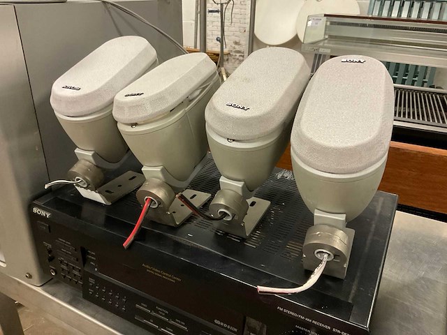 Sony - technicus muziek installatie met boxen ((5) - afbeelding 14 van  16