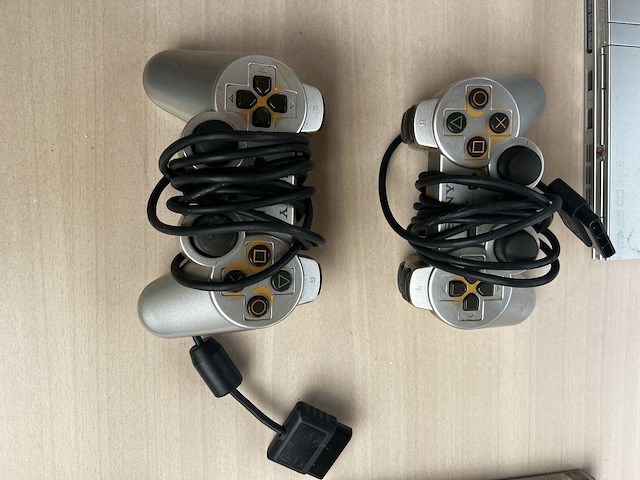 Sony playstation 2 met spelletjes - afbeelding 5 van  9
