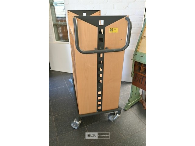Sorteerkar bibliotheek - afbeelding 3 van  5