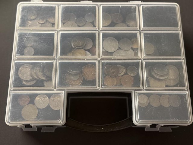 Sorteerkoffer met diverse munten - afbeelding 1 van  8