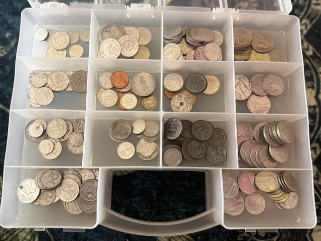 Sorteerkoffer met diverse munten - afbeelding 1 van  3