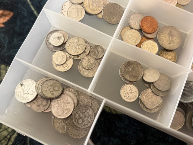 Sorteerkoffer met diverse munten - afbeelding 2 van  3