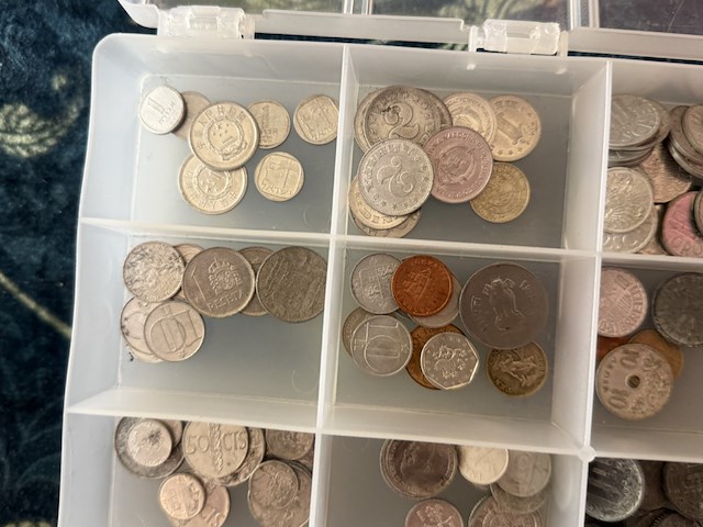 Sorteerkoffer met diverse munten - afbeelding 3 van  3