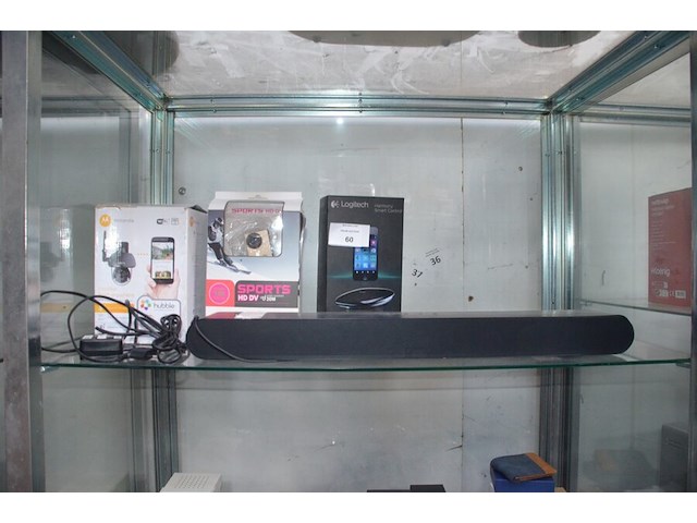 Soundbare samsung hw-s60b, buitencamera motorola focus73, camera sports, harmony hub logitech - afbeelding 1 van  8