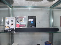 Soundbare samsung hw-s60b, buitencamera motorola focus73, camera sports, harmony hub logitech - afbeelding 1 van  8