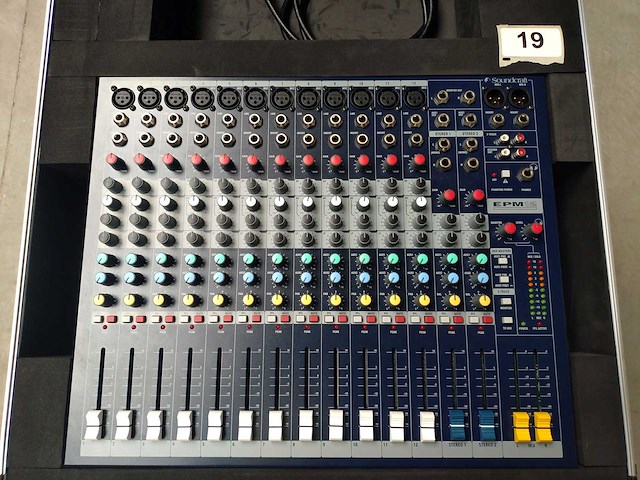 Soundcraft - epm12 - analog mixing console - afbeelding 2 van  4